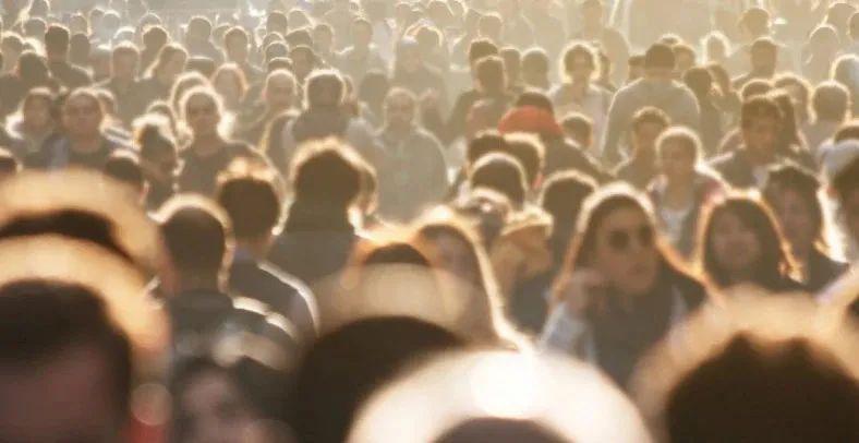 最新疫情復(fù)陽(yáng)背景下，變化中的學(xué)習(xí)與自信成就的力量鑄就新篇章