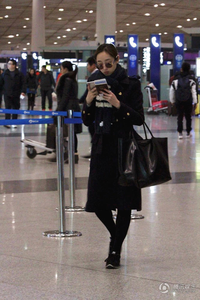 女星機(jī)場(chǎng)最新照片，星光下的溫馨相遇