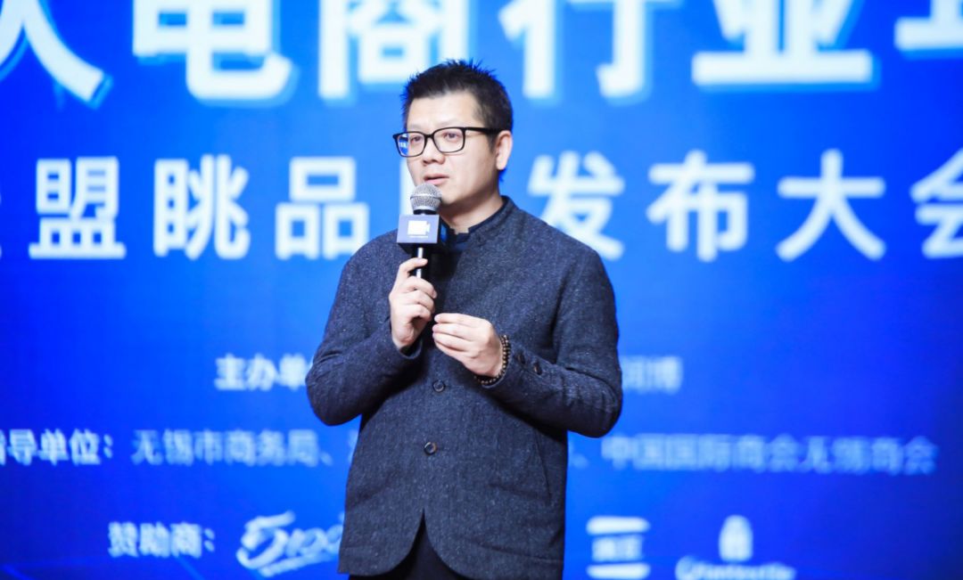 方凱雷最新,方凱雷最新動(dòng)態(tài)，探索科技前沿，引領(lǐng)行業(yè)創(chuàng)新