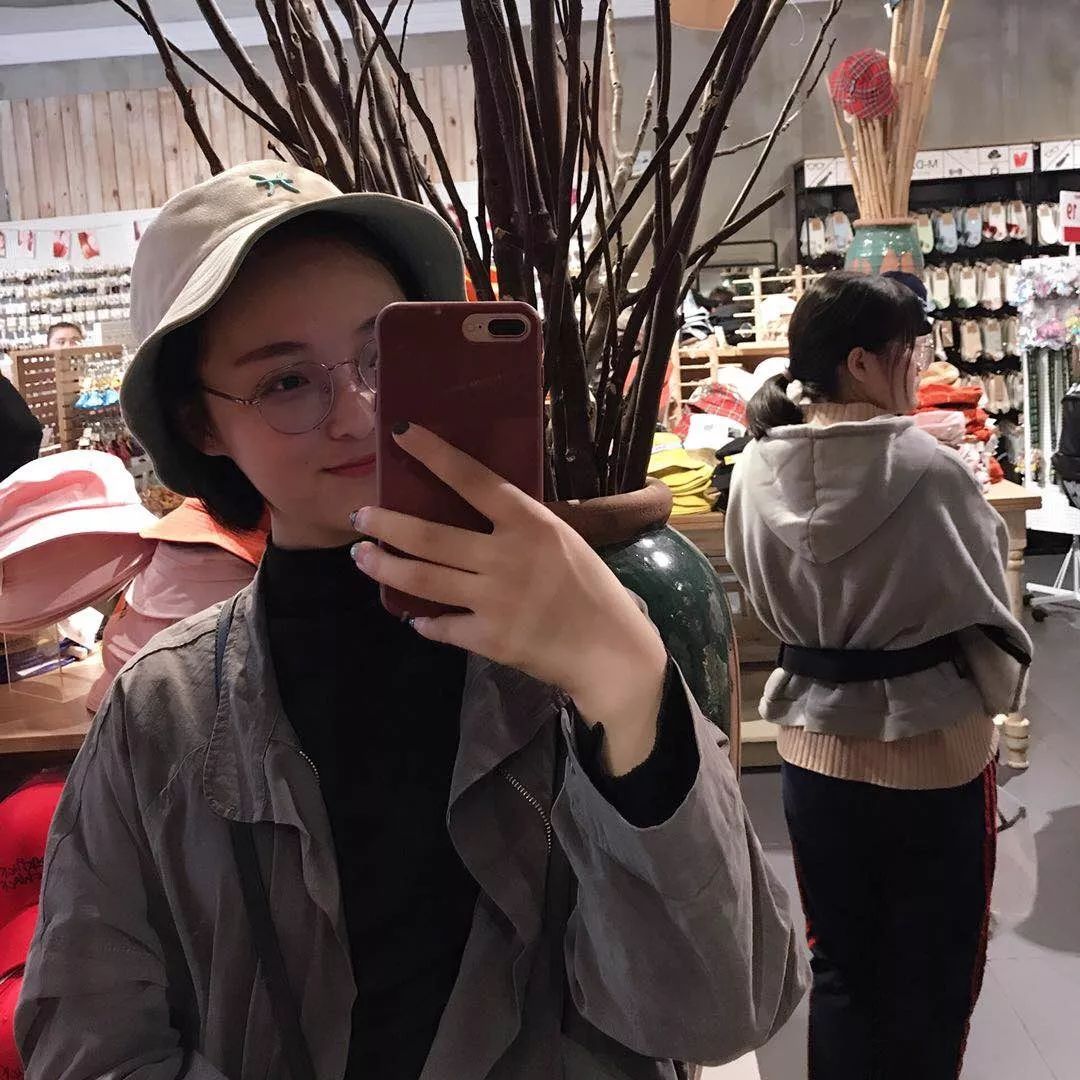 賀微演員，演藝之路的璀璨之星