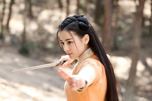 秦時(shí)明月新登場女俠角色——科技之光，生活之路的照亮者