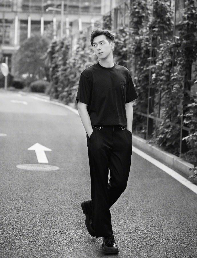 最新外劇盤點(diǎn)，勵(lì)志之旅啟程，展現(xiàn)變化中的自信與成就感！