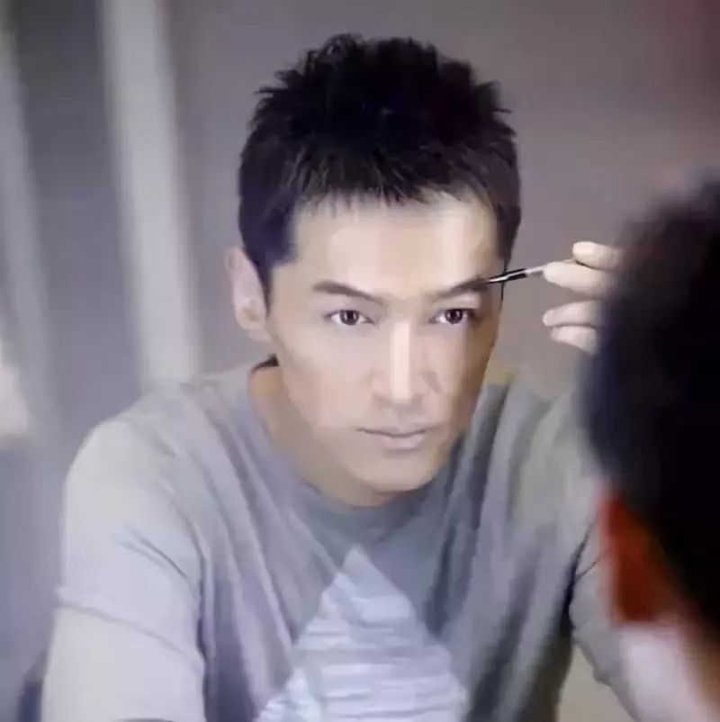 男明星與同性戀話題，理解與尊重的步驟指南