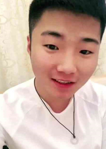 白小白最新時尚活力照片曝光，捕捉魅力瞬間