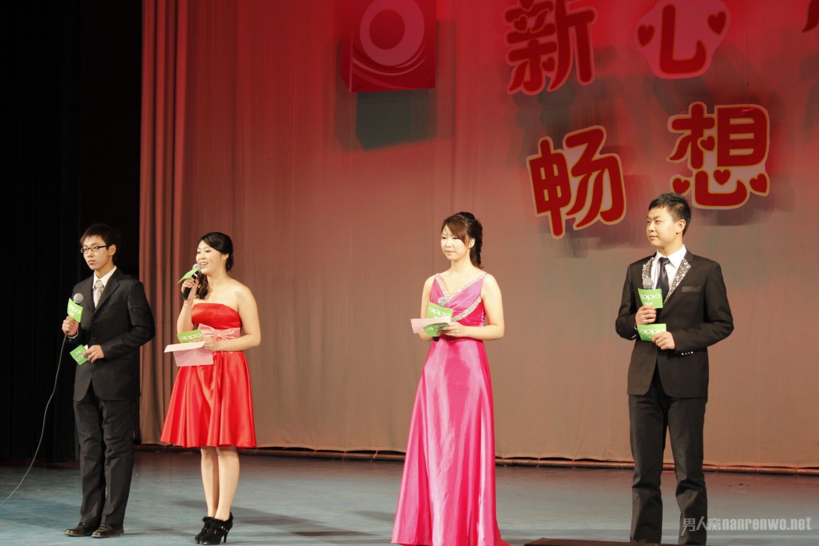 引領(lǐng)時(shí)代風(fēng)尚的舞臺(tái)之韻，最新主持詞精選集