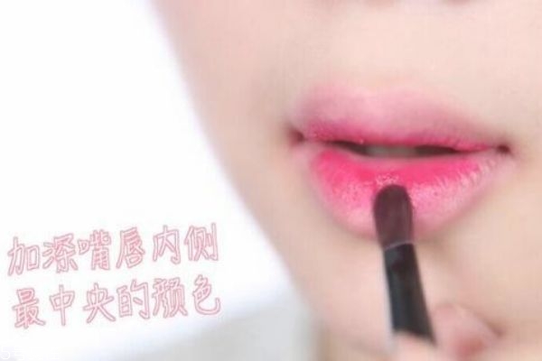 最新口紅涂法教程，輕松打造完美唇妝技巧