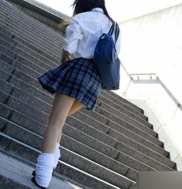 最新女校服，時代變遷中的校園風尚標志