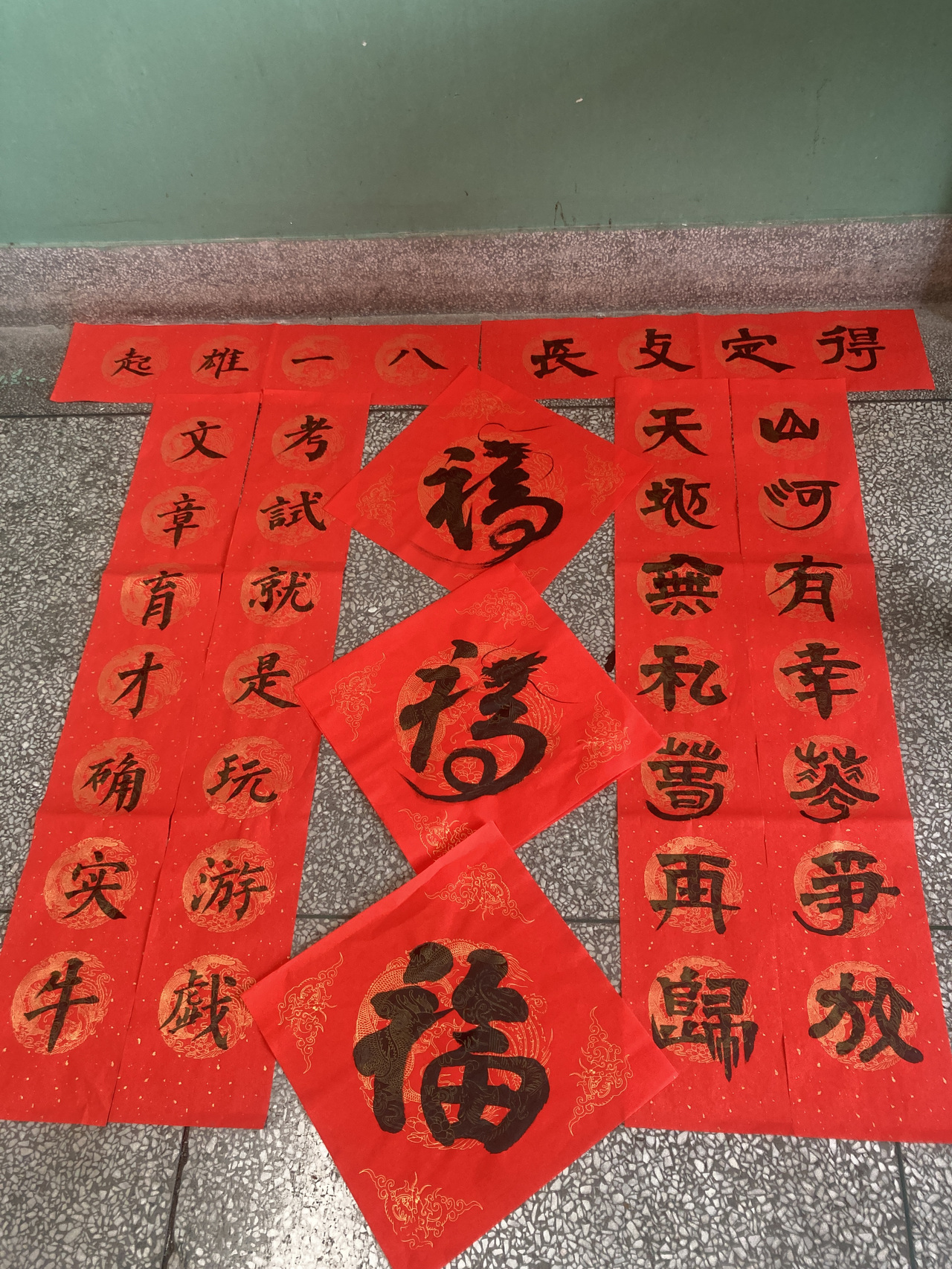 傳統(tǒng)與現(xiàn)代融合之美，最新潮春聯(lián)欣賞