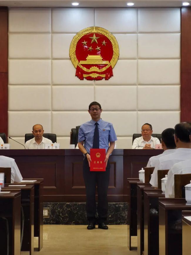 張宇新引領(lǐng)科技革新，揭秘其最新任職與高科技產(chǎn)品新動向