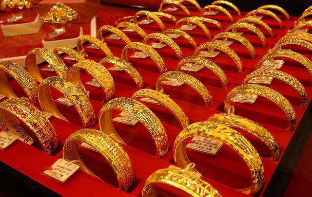 最新黃金回收價(jià)格老鳳祥，科技重塑黃金價(jià)值，引領(lǐng)未來(lái)生活體驗(yàn)